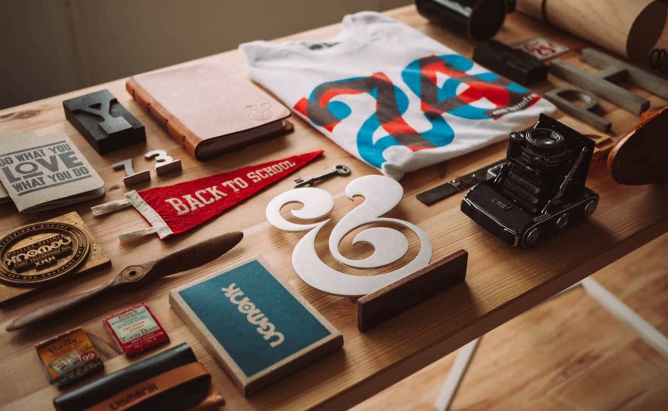 designer-typography-table-shop